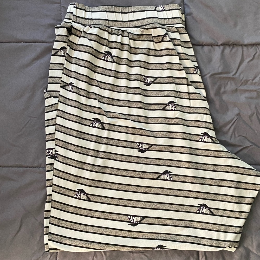 1 pair of Cacique 22/24 Women’s Pajama Pants Black White Gray Stripes Penguin